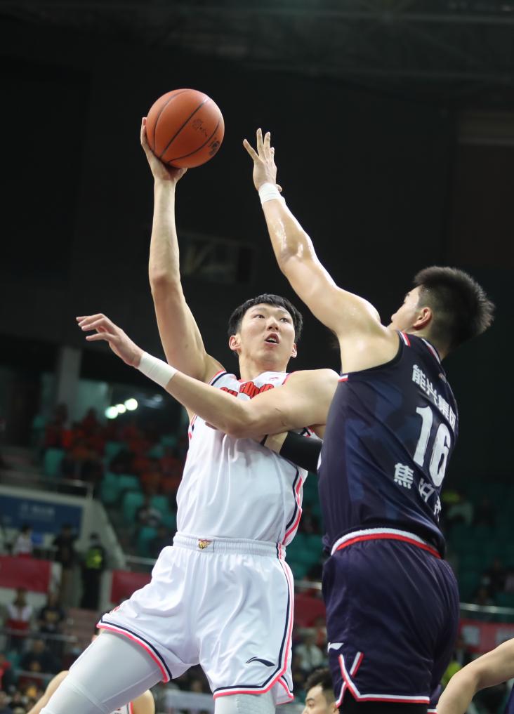 问鼎-篮球超级杯焦点战：剑门麒麟队逆转漓江旋风队，客场强势带走胜利。战术板得到兑现(篮球超级联赛)