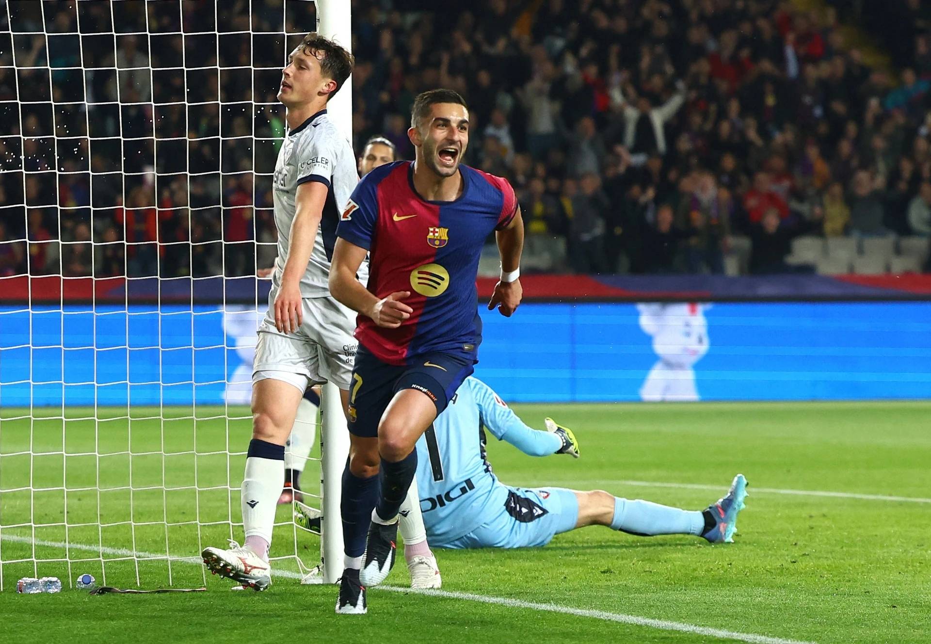 大比分获胜引爆全场!,莱万多夫斯基意外战胜塞尔维亚队上演精彩一战 大比分获胜引爆全场!,莱万多夫斯基意外战胜塞尔维亚队上演精彩一战