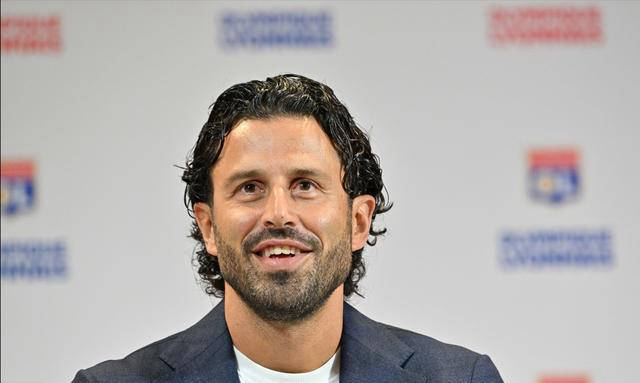 包含意大利杯转会期再迎强敌，北京首钢完成体检，主帅态度——态度坚定，赛程密集仍需轮换的词条