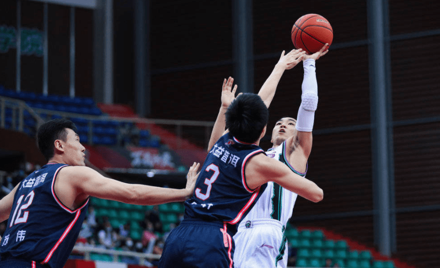 风云突变拉齐奥集结日遗憾出局,德国杯版图或变,压力陡增,轮换策略成焦点 风云突变拉齐奥集结日遗憾出局,德国杯版图或变,压力陡增,轮换策略成焦点