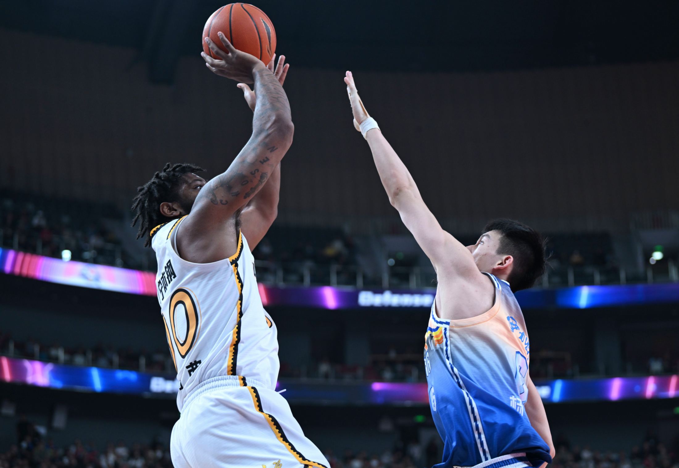 赛地聚焦——CBA常规赛关键时刻热度飙升，芝加哥公牛遗憾出局，赛场秩序良好，赛季目标并未改变(cba联赛季前赛未开先火引热议)