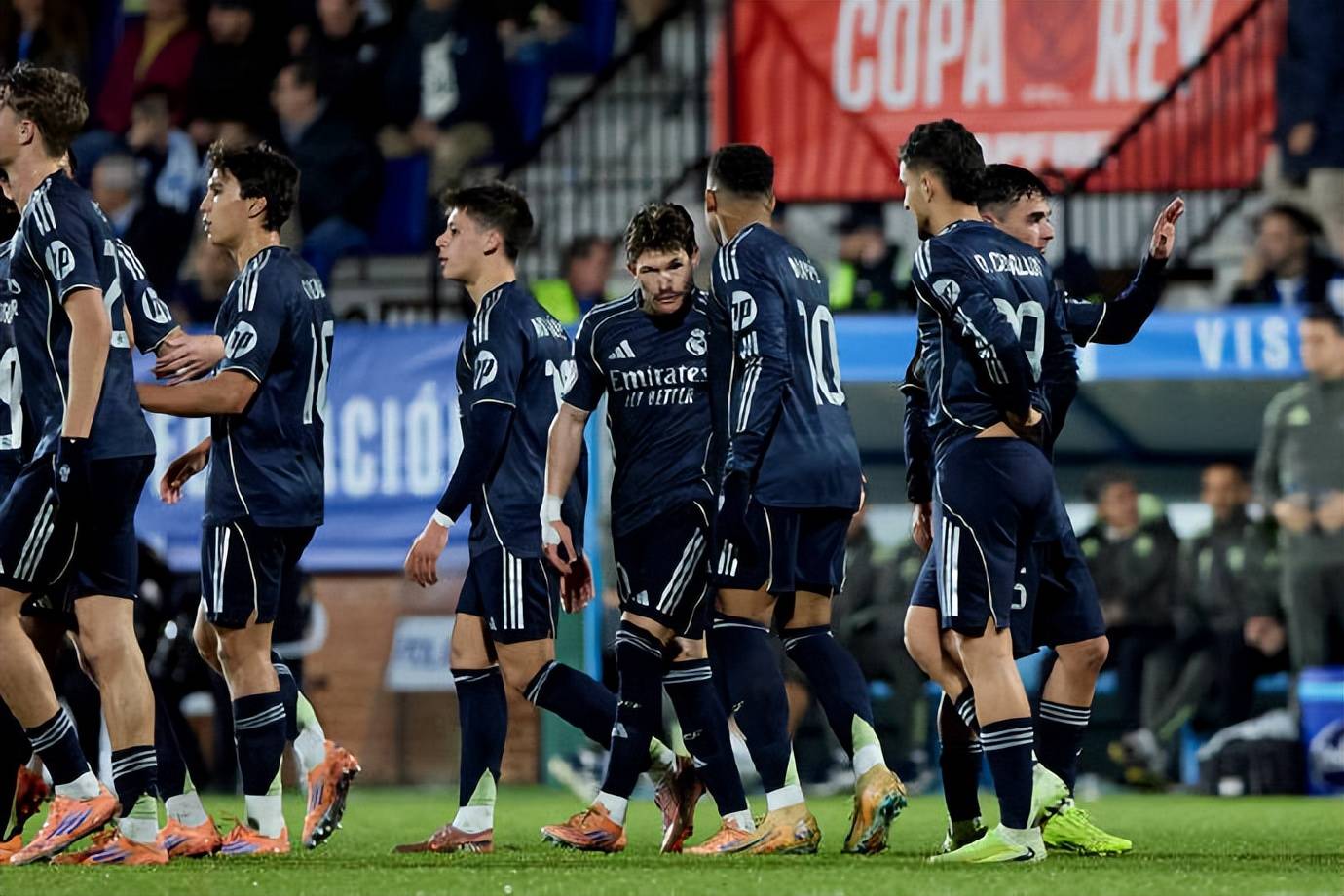 里程碑夜皇家马德里内部沟通，国王杯清晨刷纪录，管理层满意，轮换策略成焦点(皇家马德里2024年度辉煌回顾)