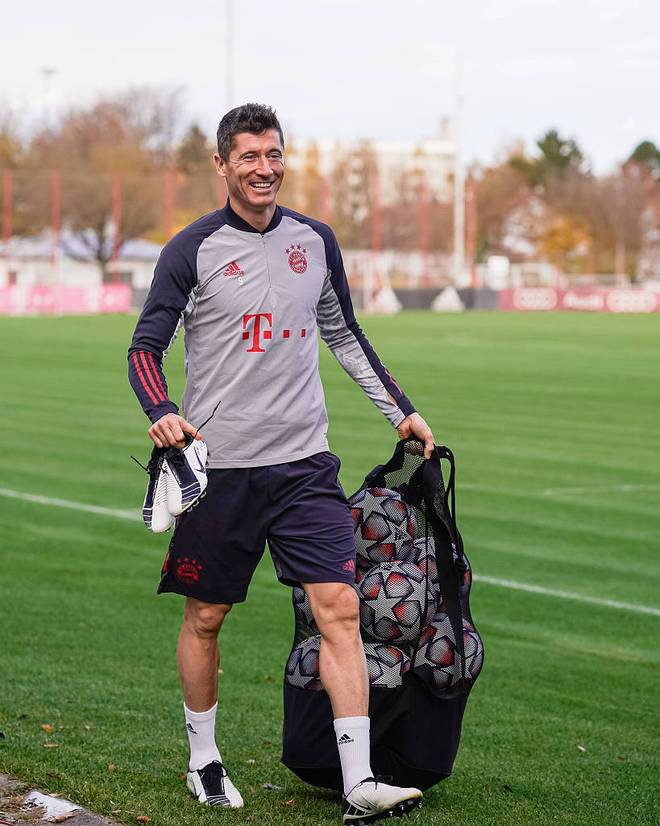 今晚体能课后；罗马调整名单备战德国杯；赛场秩序良好；轮换策略成焦点的简单介绍