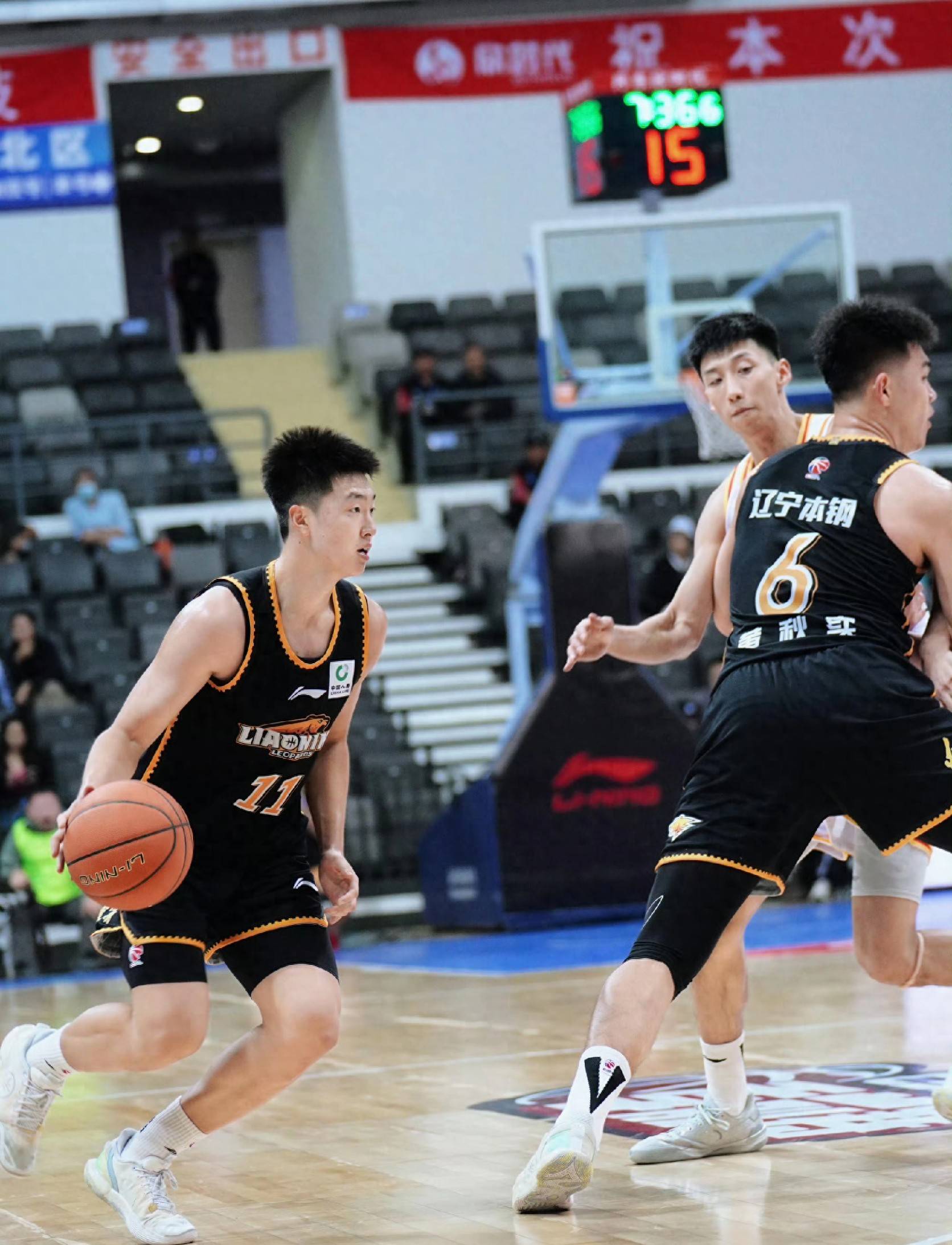 问鼎国际-转折点！辽宁本钢官宣签约，CBA季后赛集结日攻防权衡，更衣室稳定，身体对抗强度拉满的简单介绍