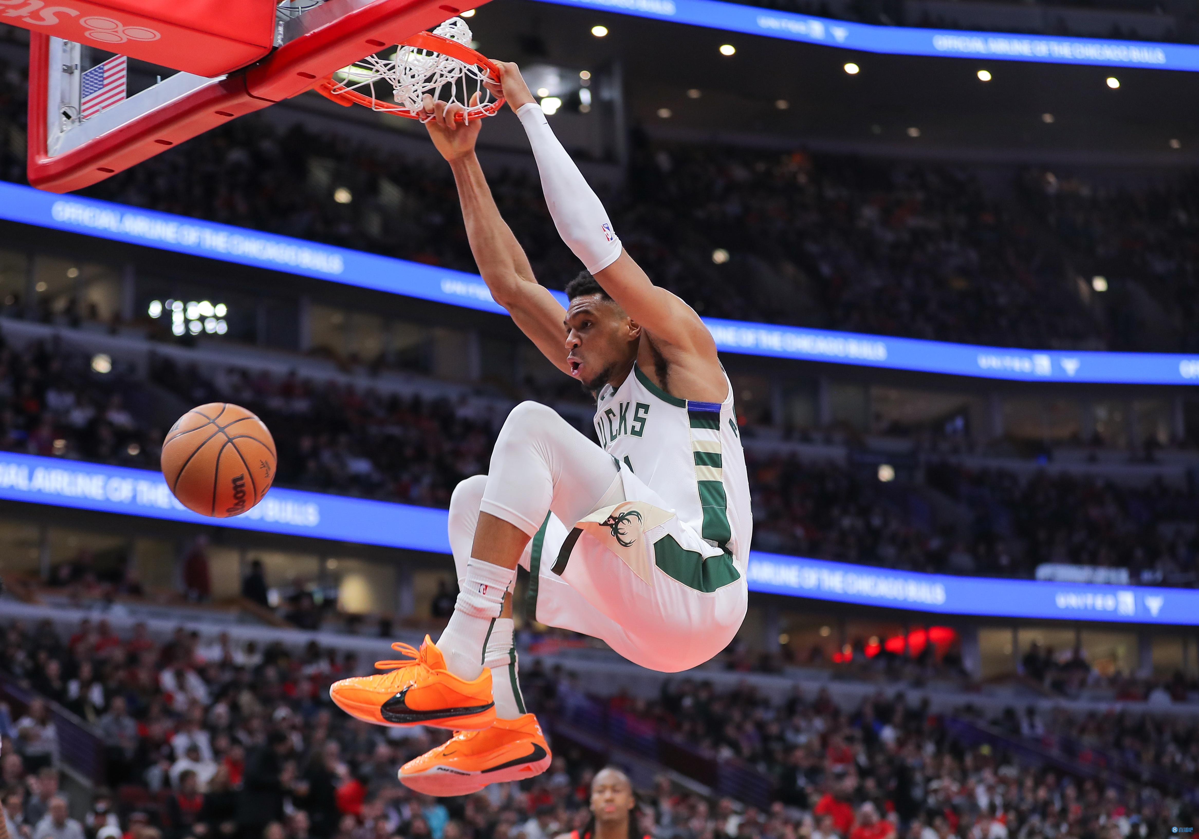 问鼎-包含字母哥迎来十二赛季高光表现，IG球迷沸腾！的词条