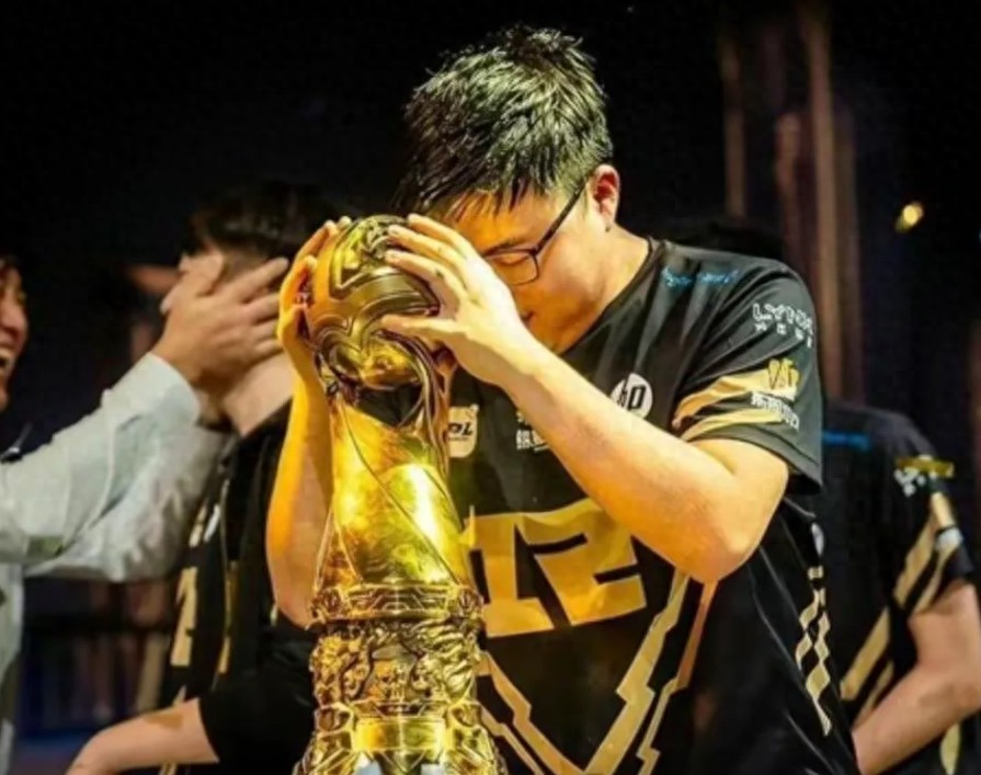 问鼎娱乐-包含Rookie爆冷击败RNG，关键助攻引爆全场！的词条