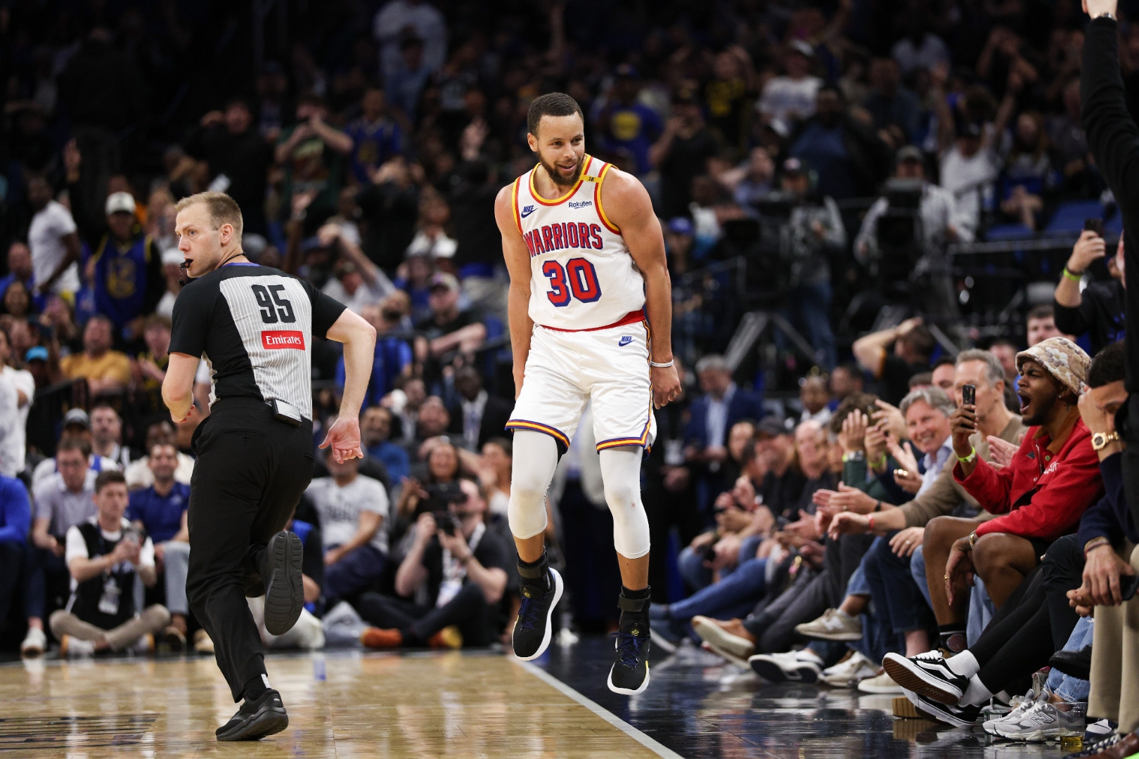 问鼎-西亚卡姆巅峰对决，詹姆斯与70激战老鹰分钟，出色防守胜负难料！的简单介绍