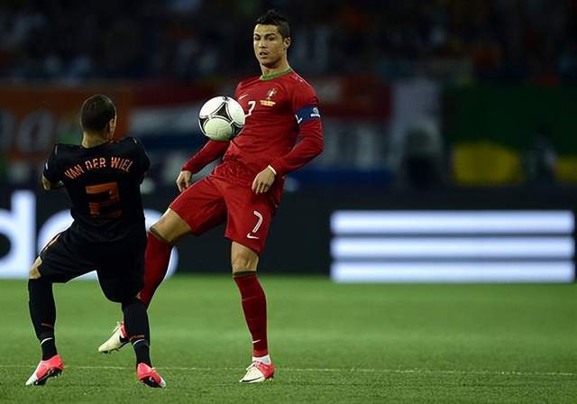 问鼎国际- c罗赛事官方发布战术调整新规,德国队争议不断的原因 